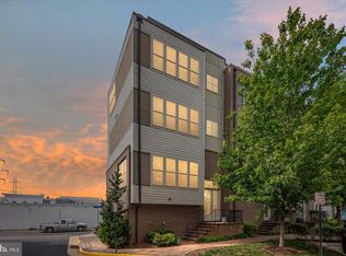101 Dyer Ct, Herndon, VA 20170