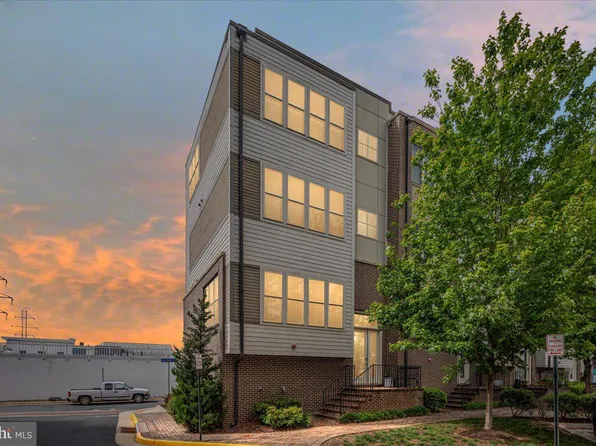 101 Dyer Ct, Herndon, VA 20170