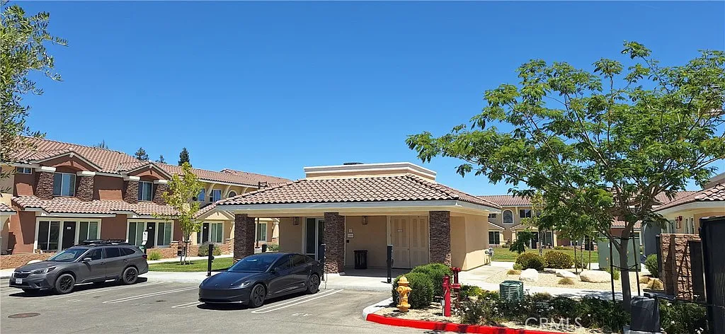2 bed, 1.5 bath, 1026 sqft, $2,150 — Photo 4