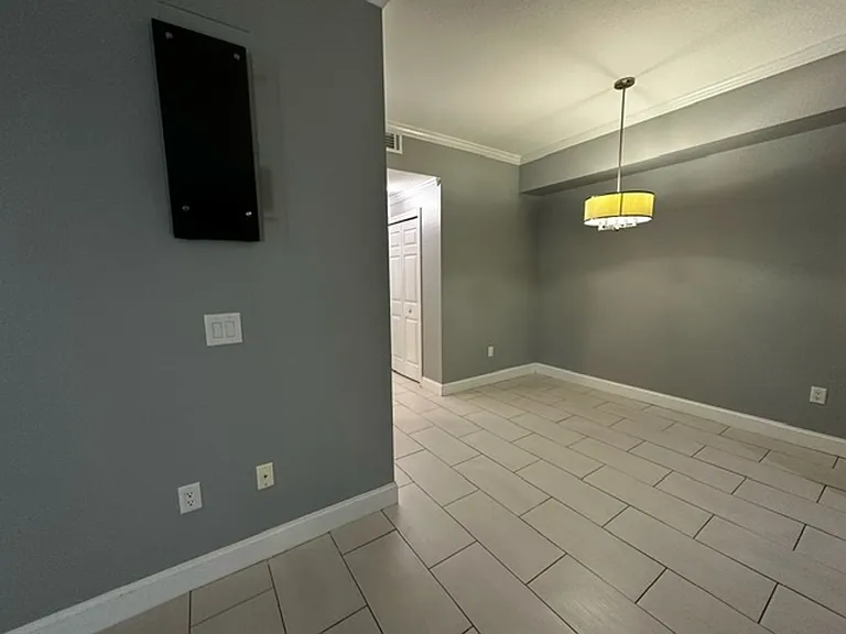 2801 Chancellorsville Dr #112 — Photo 5