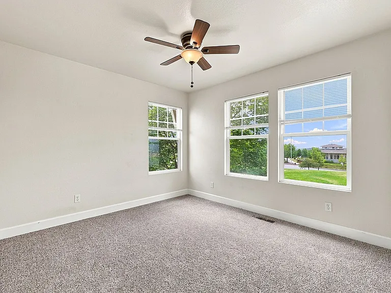 2202 Hanham Dr — Photo 16