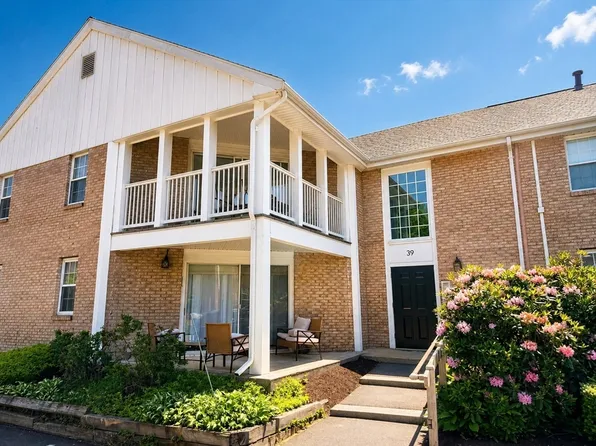 39 Christopher Dr APT G, Stoughton, MA 02072