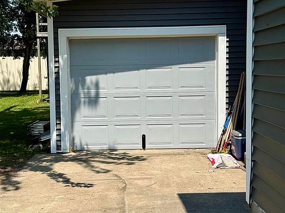5th image of 210 W Indiana Ave
