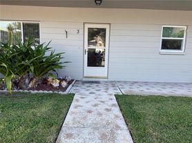2441 Persian Dr, Clearwater, FL