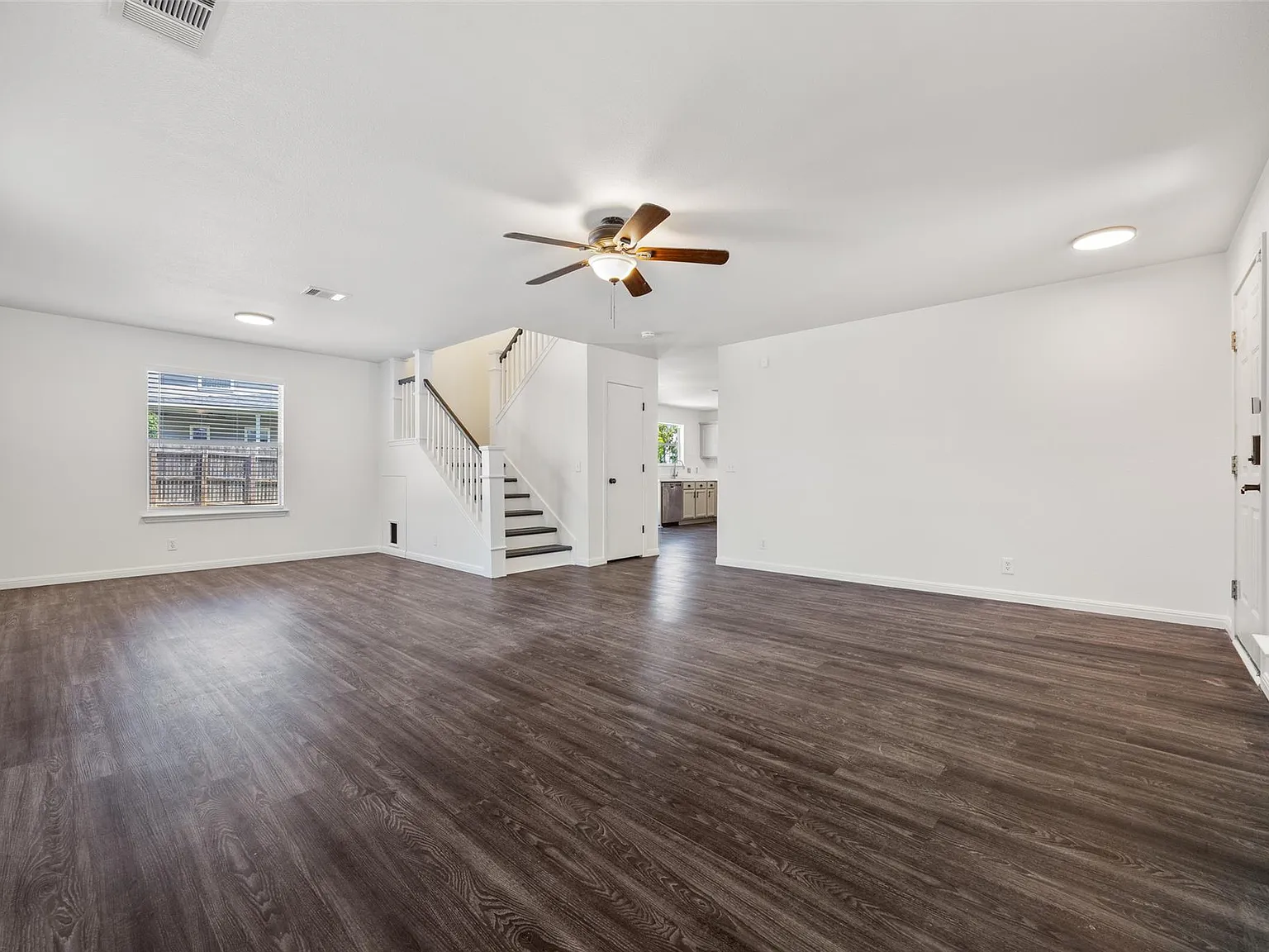 3 bed, 2.5 bath, 1746 sqft, $1,995 — Photo 4