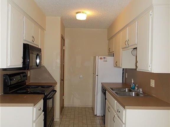 3rd image of 401 12th Ave #128