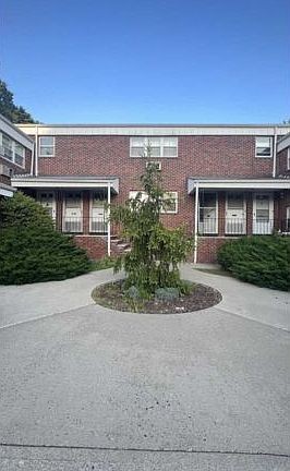 2nd image of 130 Bloomfield Ave APT 5B