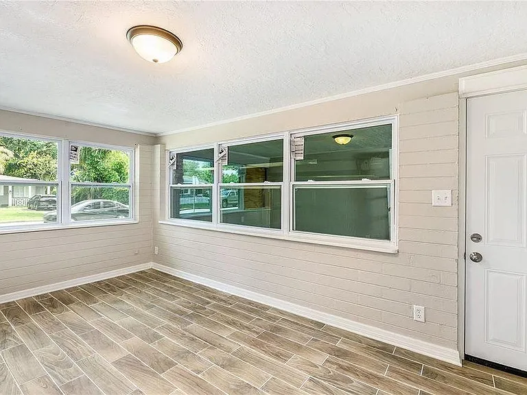 1300 Hardy Ave — Photo 14