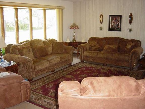3rd image of 3380 Morrow Ln