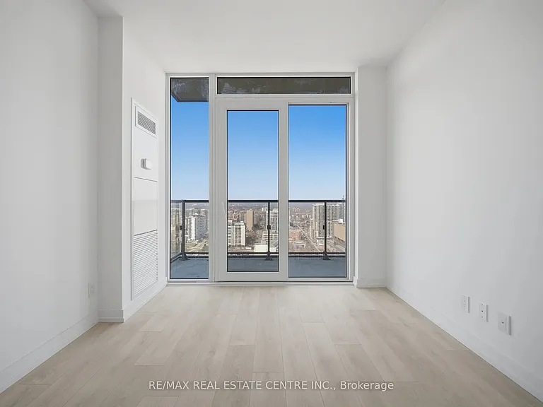 75 James St S #3015 — Photo 28
