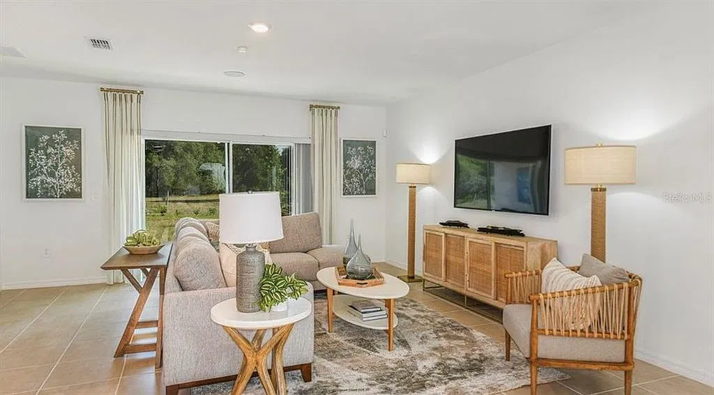 4 bed, 3.0 bath, 2105 sqft, $2,600 — Photo 3
