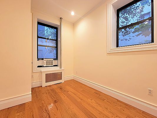 3rd image of 42 W 65th St #1R