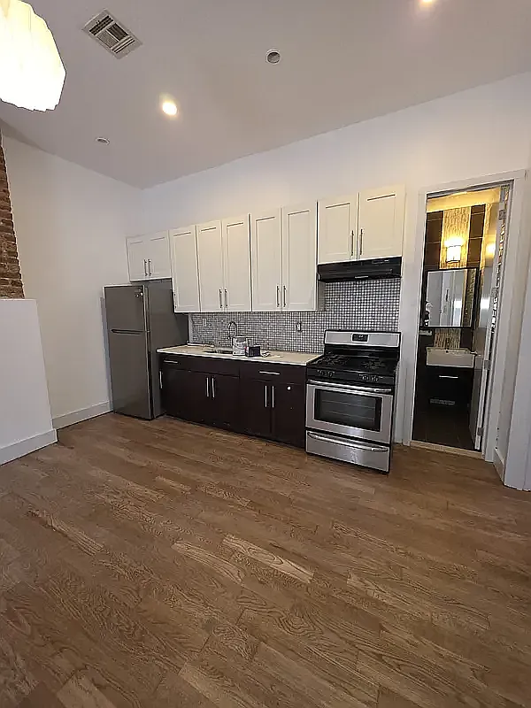 432 Evergreen Avenue — Photo 3