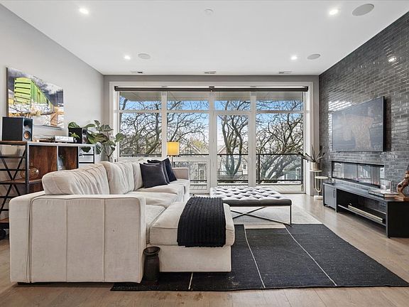3rd image of 3518 W Wolfram St #2