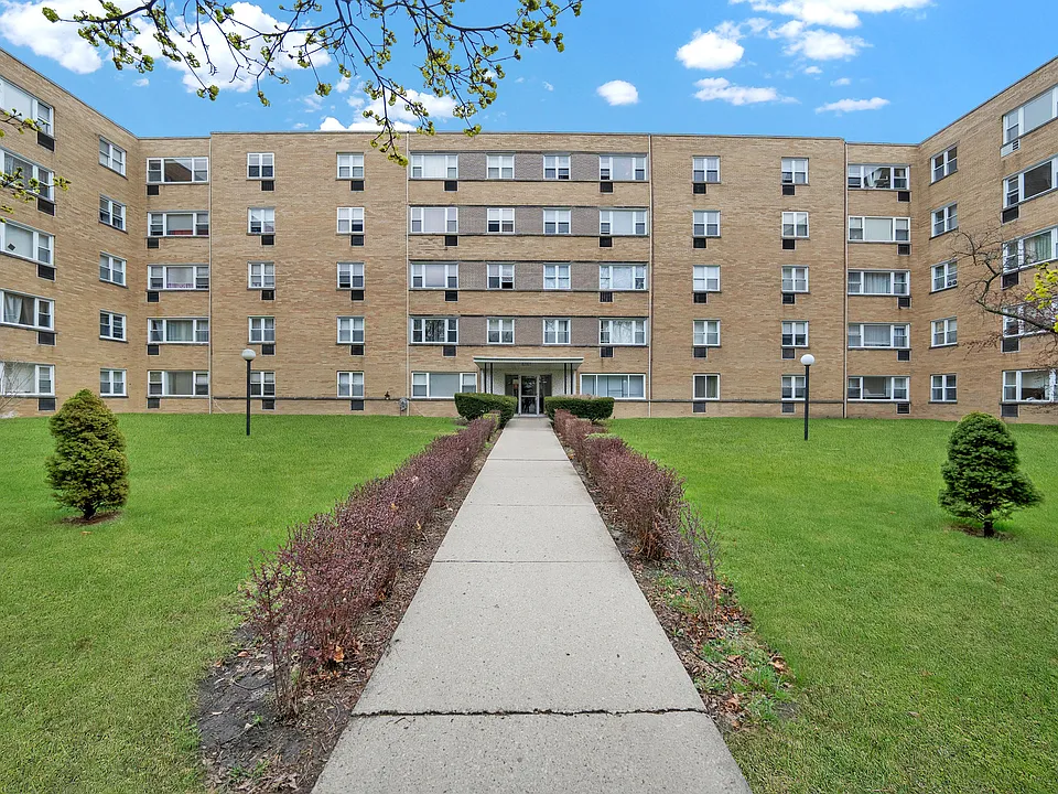 6161 N Hoyne Ave #504