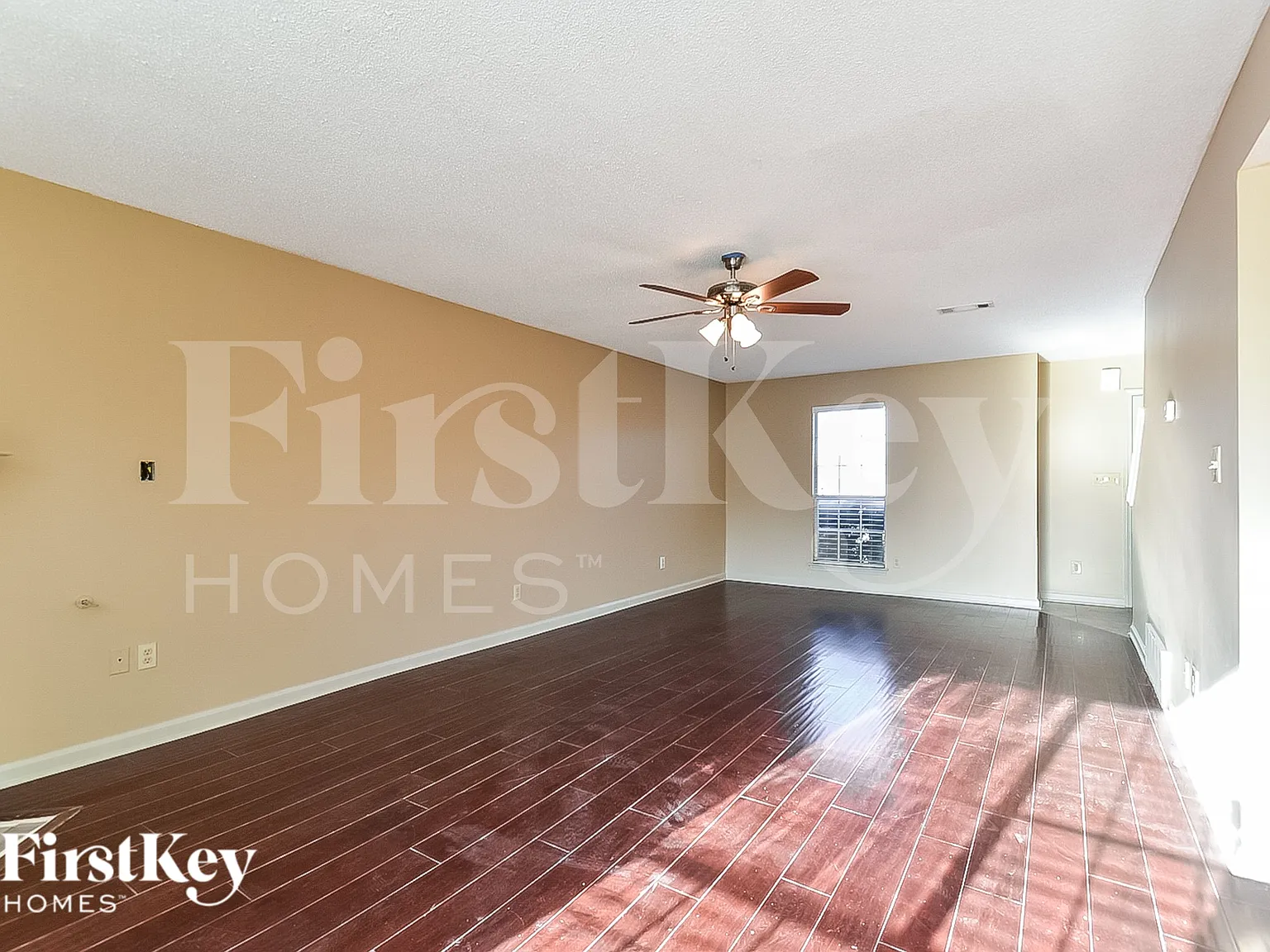 3 bed, 2.5 bath, 2160 sqft, $2,050 — Photo 3