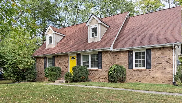 4 bed, 2.5 bath, 1638 sqft, $1,850 — Photo 2