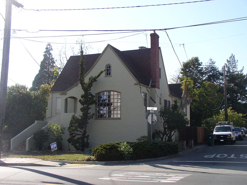 small apt. on side