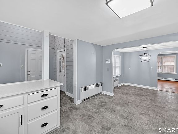 4th image of 4 Leonard Road