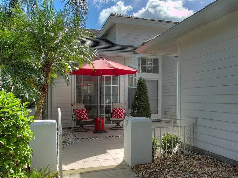 7911 Whitebridge Gln — Photo 4