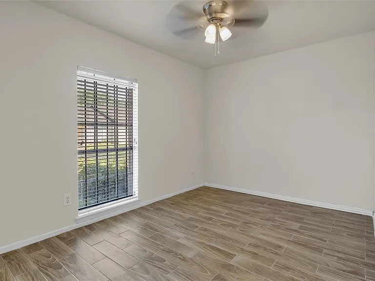 6913 Chasewood Dr — Photo 12