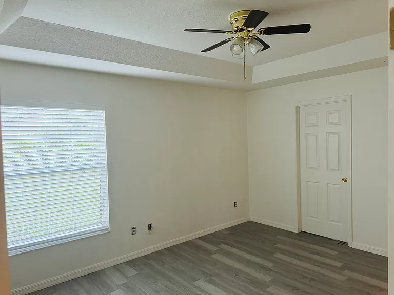 120 Eagle Point Blvd — Photo 4