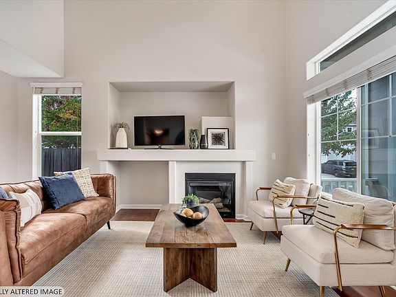 4th image of 2462 Gilham Way
