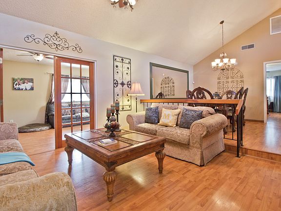 5th image of 2832 Charmont Dr