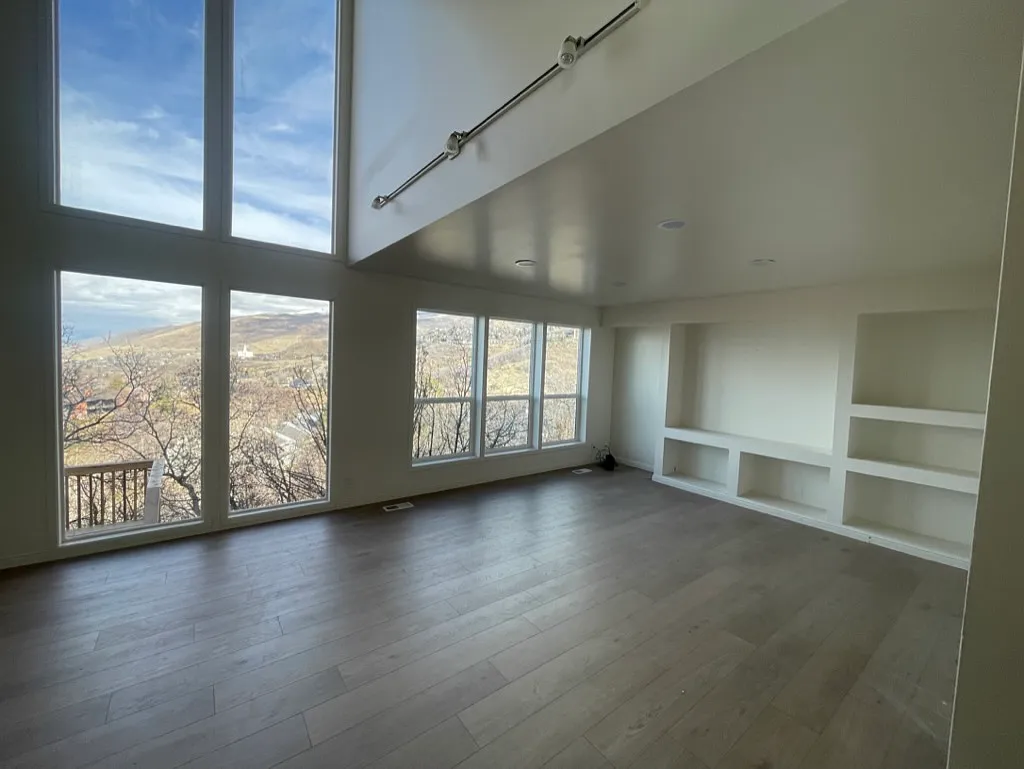 1591 Cave Hollow Way — Photo 2