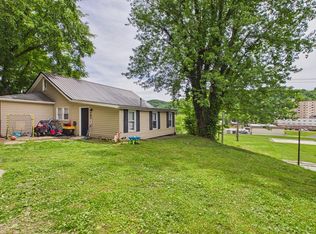609 3rd St, Paintsville, KY 41240