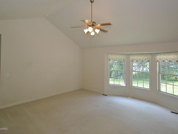 3rd image of 7898 Wapiti St