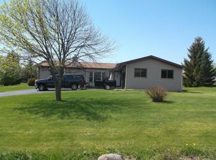 619 Prairie View Dr, North Prairie, WI 53153