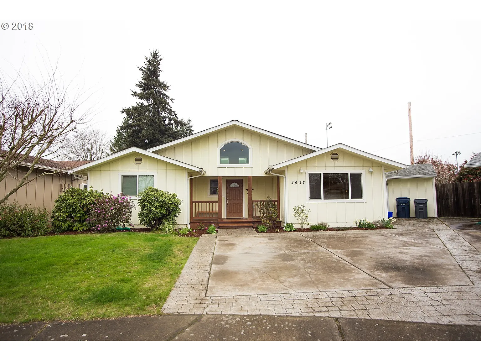 4587 Souza St photo 1