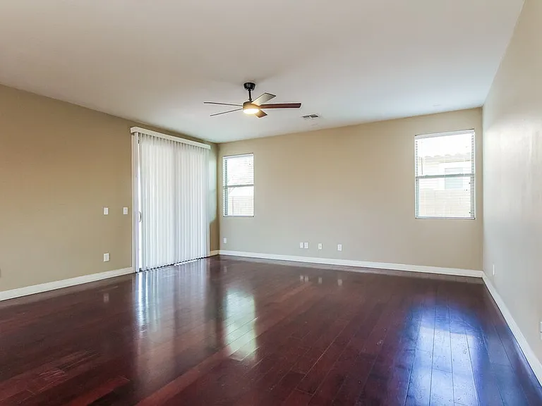 2534 W Beverly Rd — Photo 3