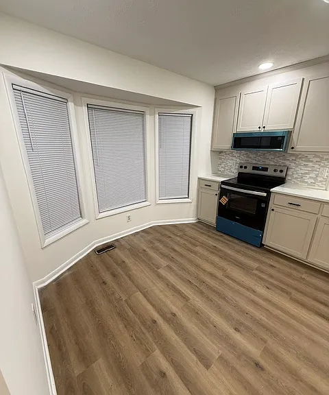 3453 Hastings Dr — Photo 2