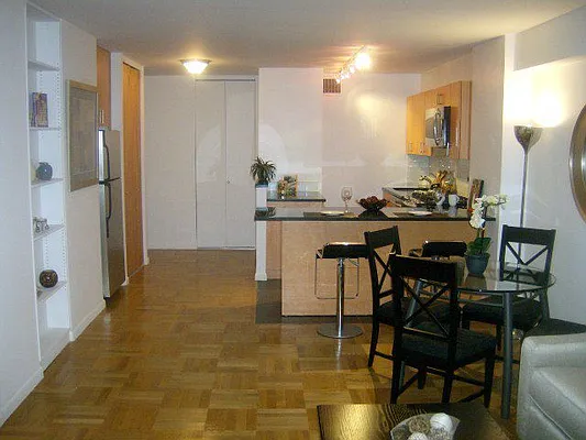 Rented by Carlyle Property Management | media 6