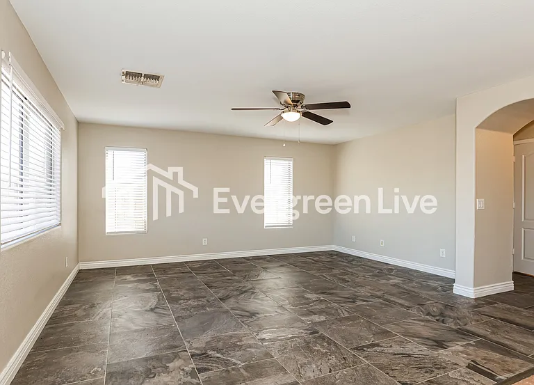 12432 W San Miguel Ave — Photo 2