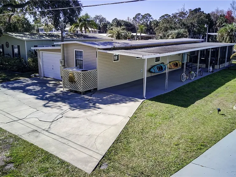 2676 N Comanche Point — Photo 1