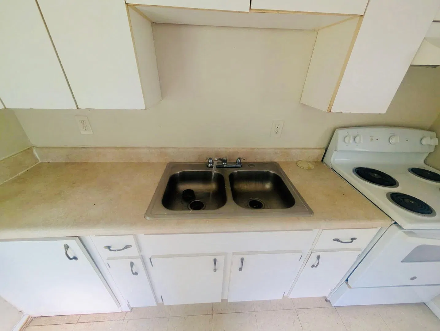 2 Bedroom 1 Bath Home For Rent at 7068 County Road #213 Wildwood, Fl. 34785. — Photo 4