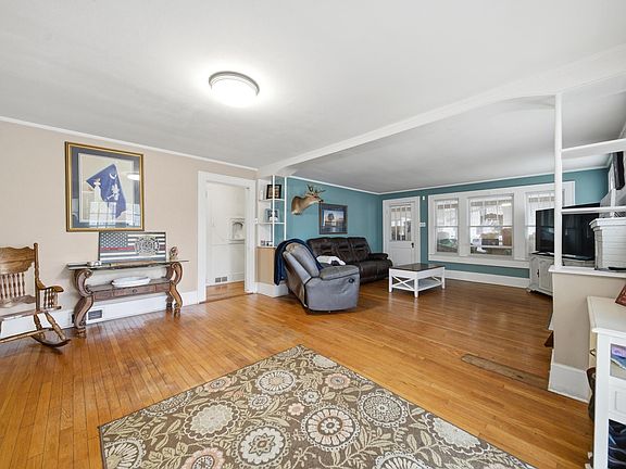 4th image of 495 Barnwell St