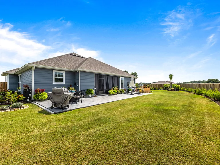 98 Springdale Dr — Photo 33