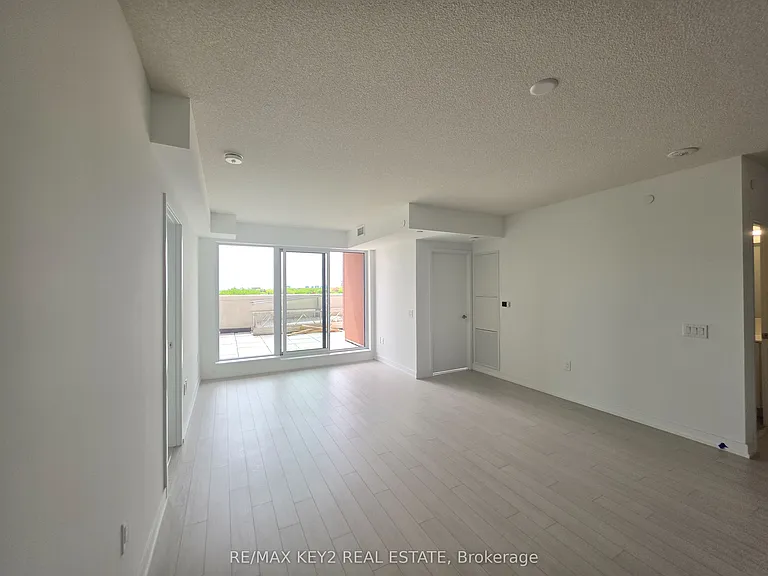 4010 Eglinton Ave W #522 — Photo 4