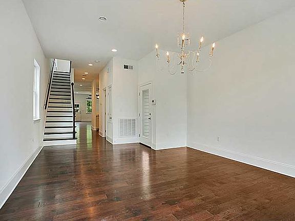 3rd image of 2431 Fern St
