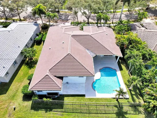 3807 Oak Ridge Cir, Fort Lauderdale, FL 33331