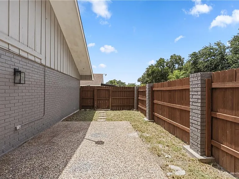 1111 Wisteria Ave — Photo 12