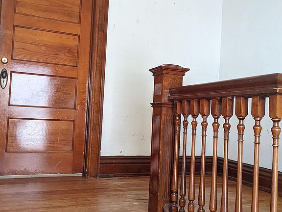 4th image of 497 Linwood Ave #2