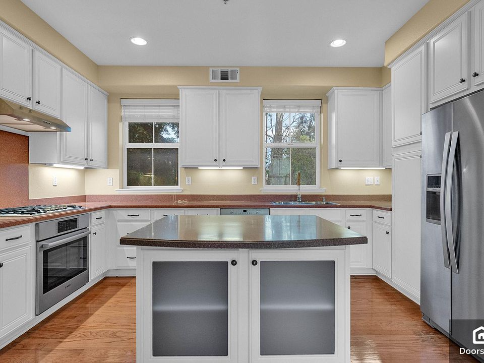 1st image of 137 Montelena Ct