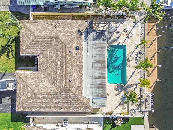 3rd image of 961 SE 10th Court