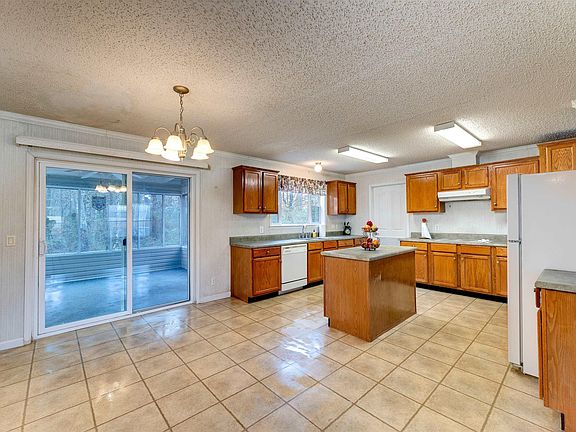 4th image of 256 Fish Hatchery Rd