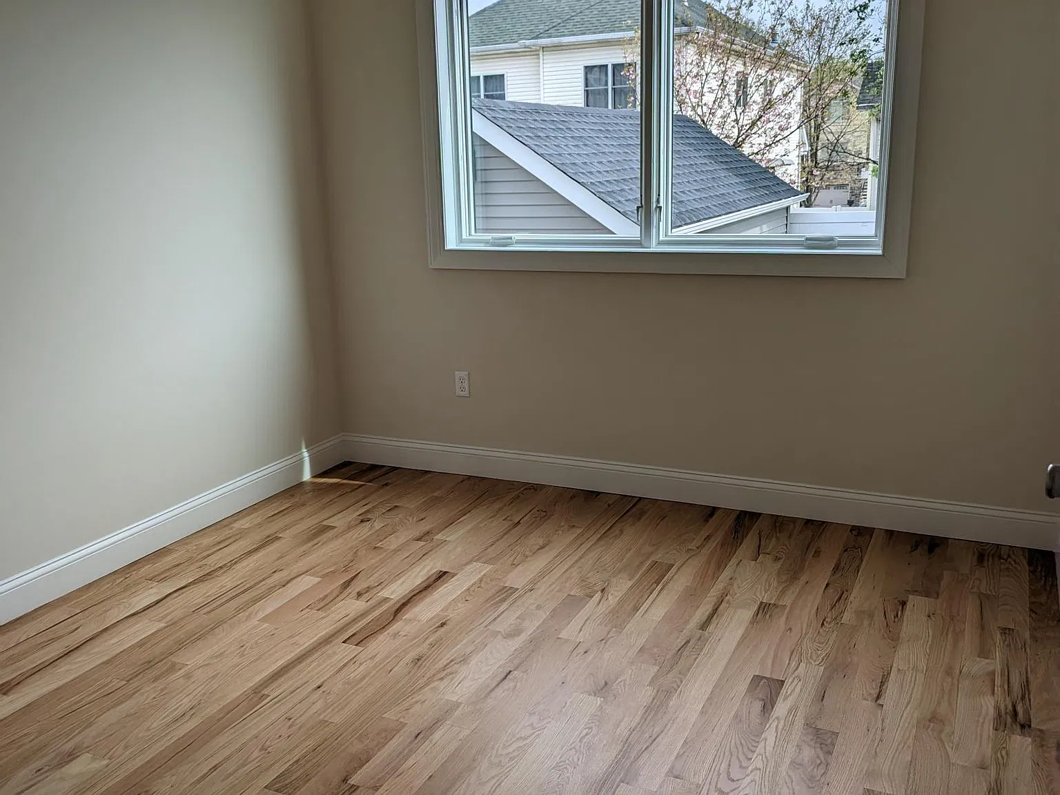 3 bed, 1300 sqft, $3,000 — Photo 3
